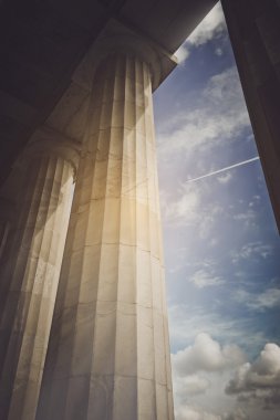 taş sütunlar eski bina