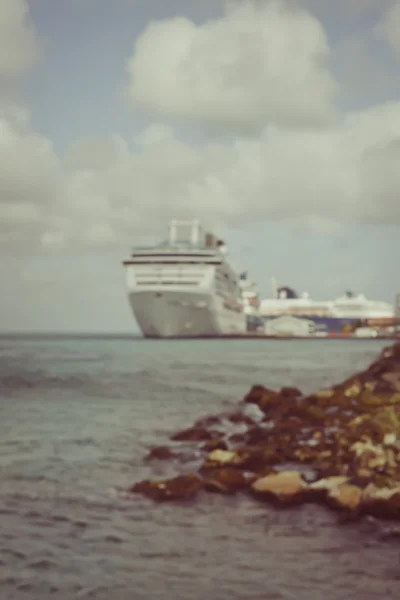 Crucero borroso en el océano —  Fotos de Stock