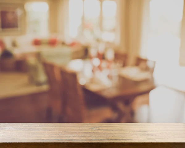 Mesa da sala de jantar desfocada — Fotografia de Stock