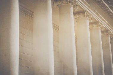 taş sütunlar eski bina