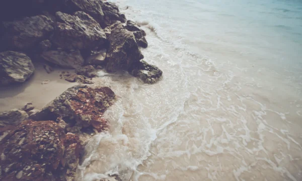 Θολή ωκεανό και πετρώματα — Φωτογραφία Αρχείου