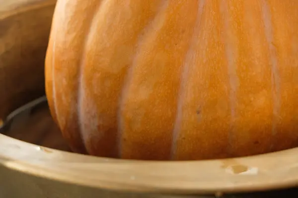 Textura Casca Abóbora Cabaça Laranja Uma Tigela Cobre Foco Seletivo — Fotografia de Stock