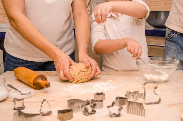 Hands Mother Daughter Prepare Festive Gingerbread Cookies Christmas Daughter Pours — Stock Photo, Image