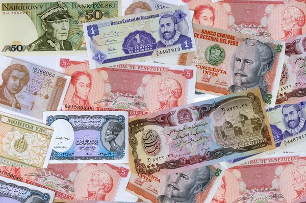 Eine Sammlung verschiedener Währungen aus Ländern lizenzfreie Stockfotos
