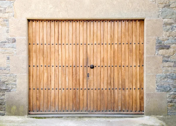 ประตูโรงรถไม้ — ภาพถ่ายสต็อก