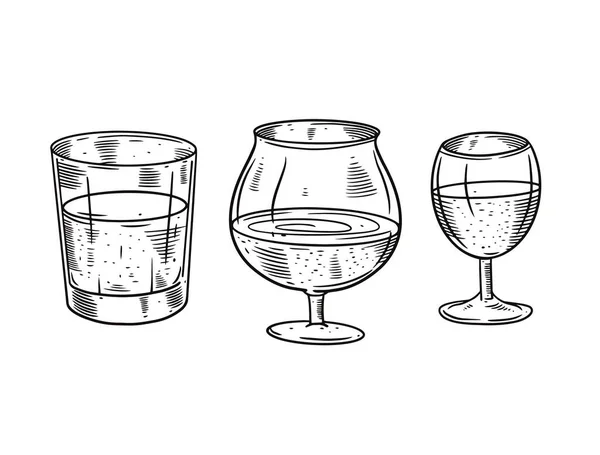 Ensemble de verres à alcool forts dessinés à la main. Style de gravure. — Image vectorielle