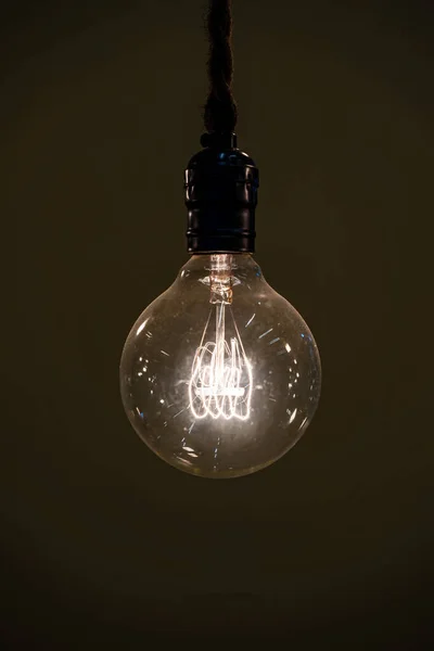Fechar Pendurado Clássico Tungsten Lamp Área Escura Com Corda — Fotografia de Stock