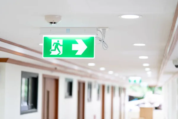 Arrow Light Box Sign Emergency Fire Exit Hung Ceiling Hospital — Stock Photo, Image