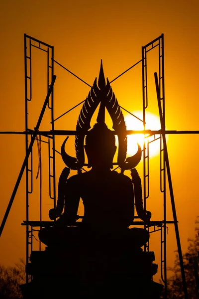 Silhouette Buddha Statue Creating Building Process Outdoor Field Sun Set — Stock Photo, Image