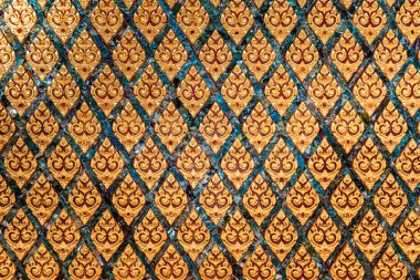 Zarif Tayland dekoratif desenli cam mozaik detaylarıyla birinci sınıf tasarım ve kültürel altyapıya uygun lüks bir yüzey üretiyor..