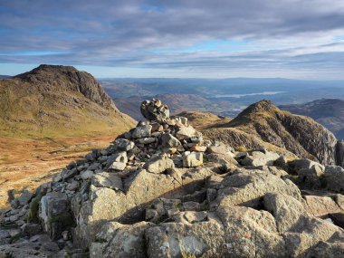 Harrison Stickle 'a bakın, Pike of Stickle, Langdale Pikes, Lake District