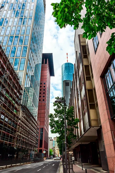 Skyscraper canyon in Frankfurt's financial district — Stock Photo, Image