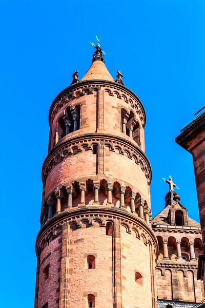 Church Tower of the Kaiserdom of St. Peter in Worms, construído em 1130-1181, Alemanha — Fotografia de Stock