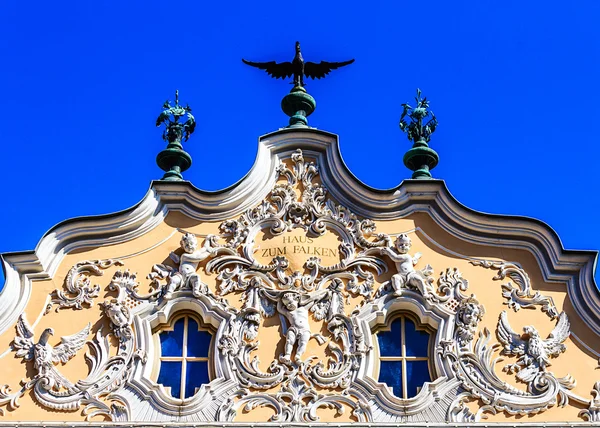 Gable sieraad rococo gevel in Würzburg, Beieren, Duitsland — Stockfoto