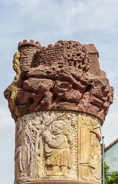 Деталь фонтана Fairytale в Штайнау, Германия — стоковое фото