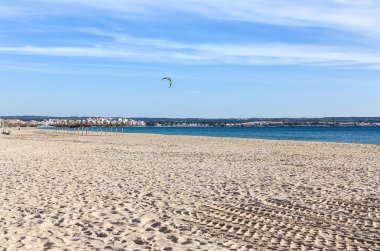 Mil uzun kumlu plaj, Palma de Mallorca, İspanya