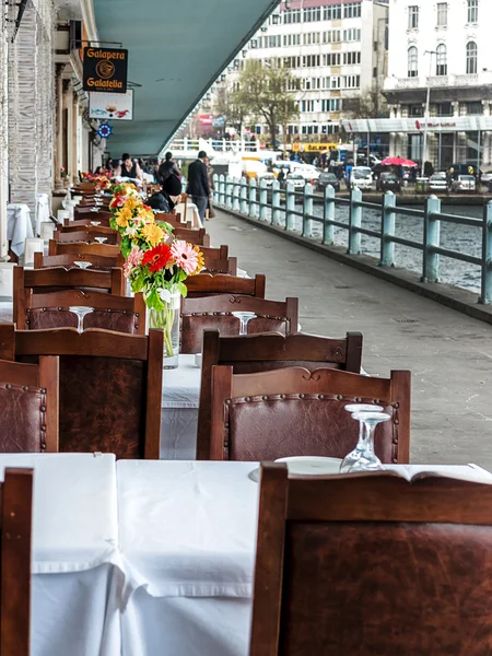 Restaurants unter der Galatabrücke in Istanbul — Stockfoto