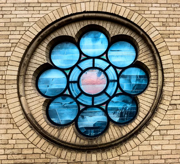 Fenêtre de Rosette à la Grande église Saint-Martin à Cologne, Allemagne — Photo
