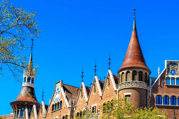 La Casa de les Punxes-dom skoki w Barcelona, Hiszpania — Zdjęcie stockowe