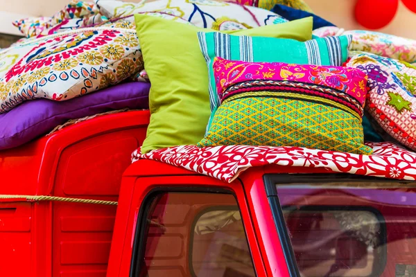 Cushion sale from car roof — Stock Photo, Image