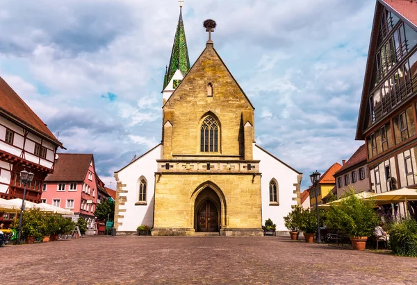 Mercato a Bad Saulgau con la Chiesa di San Giovanni Battista, Germania — Foto Stock