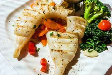 Plaka üzerinde ızgara mürekkep