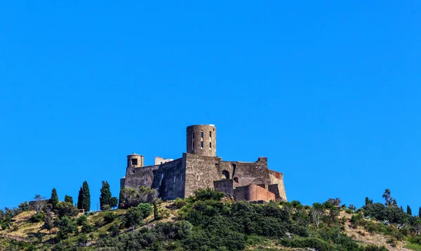 Fort saint - elme, historický hrad mezi collioure a port vendres, jižní Francie — Stock fotografie