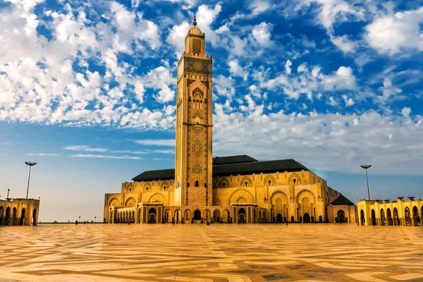 Hassan Ii Mosque gün batımında, Fas Casablanca beach üzerinde - Stok İmaj
