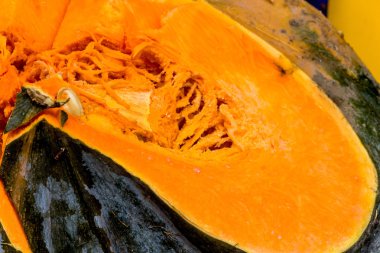 Taze kabak ile keskin kenarlı kesme