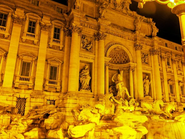 Fontana di Trevi, Řím, Itálie — Stock fotografie