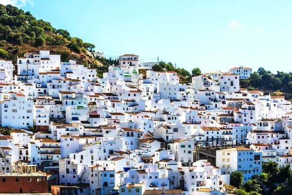 Касарес Малага, білий село в горах, Іспанія — стокове фото