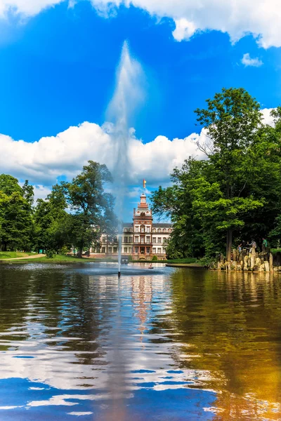 Castle Park Phillipsruhe with lake in Hanau, Germany — Stock Photo, Image