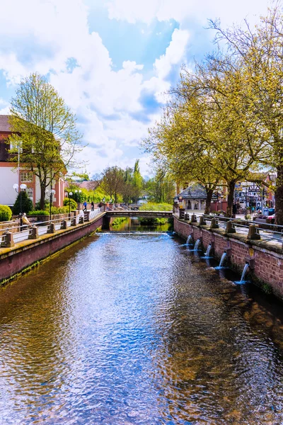 The river Mömling in the center of Erbach (Odenwald), Germany — 图库照片