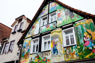 Ev Steinau bir der Straße, Almanya Grimm peri masallarına sahneleri ile boyalı