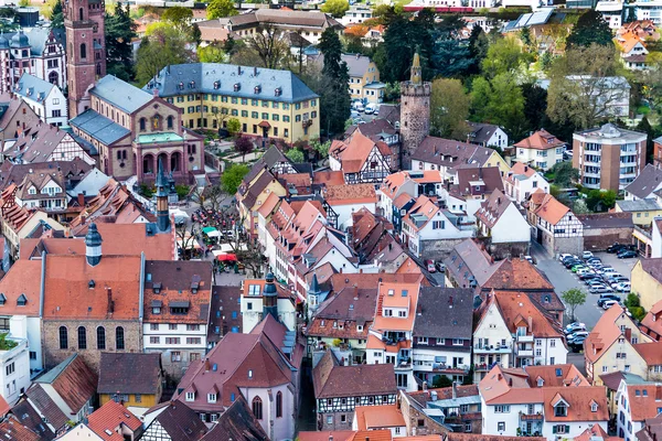 De stad van Weinheim uit de Burg Schwetzingen, Duitsland — Stockfoto