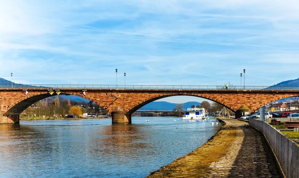 The bridge over the River Main in historic Miltenberg — Stock Photo, Image