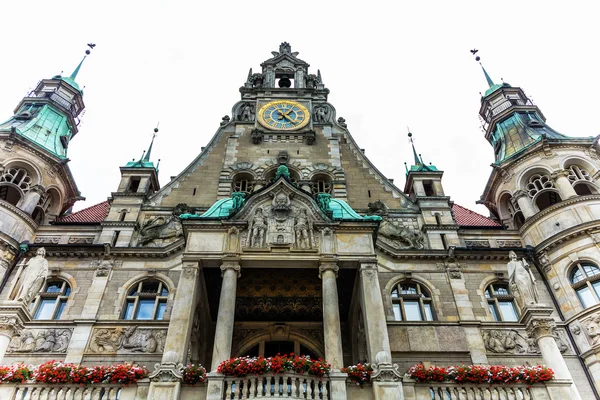 Het historische stadhuis in Hamburg, Duitsland — Stockfoto