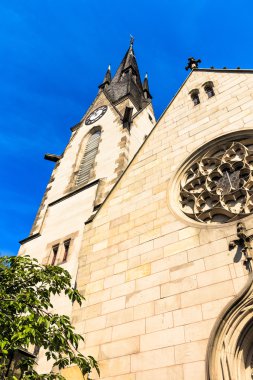 Ana, kaleye yakın - hanau şehri, Almanya sembolü Nehri'nin üzerinde barış Kilisesi (friedenskirche)
