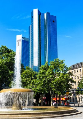 Çeşmede ünlü Opera Binası Frankfurt am Main, Almanya