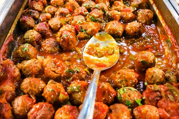 Domates soslu lezzetli köfte