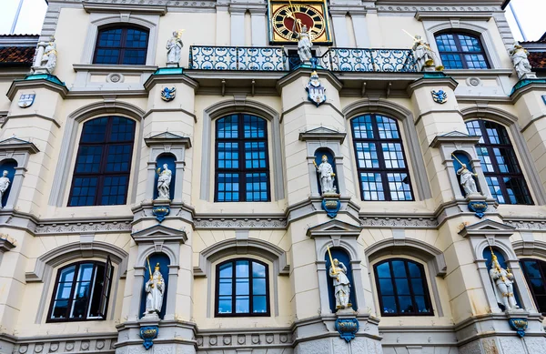 Historiska rådhuset (byggd omkring 1230) i Lueneburg, Tyskland — Stockfoto