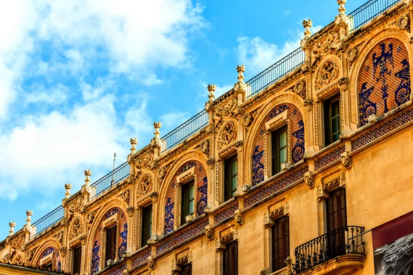 Kunstvoll gestaltete Hausfassade in Palma de Mallorca — Stockfoto