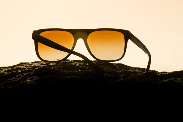 Sonnenbrille bei Sonnenuntergang — Stockfoto