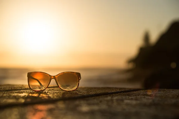 Óculos de sol ao pôr do sol Fotos De Bancos De Imagens