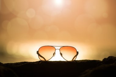 Günbatımı ve Ufuk ufuk güneş gözlüğü