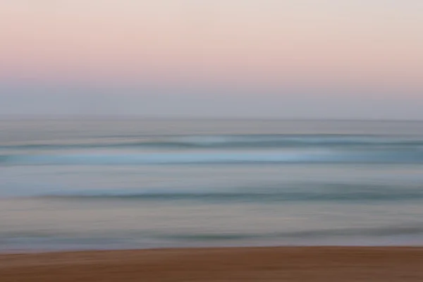 Abstrakt sunrise ocean bakgrund med suddiga panorering rörelse Stockbild