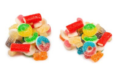 Çeşit çeşit şekerleme. Üst Manzara. Jöleli şekerler. Beyazda izole edilmiş.