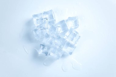 Buz kristal küpleri, metin veya tasarım için boşluk.
