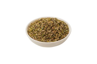 Beyaz arka planda izole edilmiş bir kâsede Oregano.. 