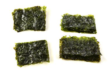 Norveç yosunları beyazlar üzerinde yalıtılmış. 